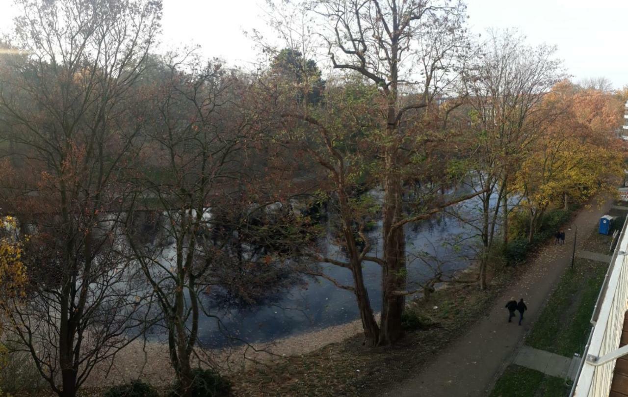 Modern City Apartment With Balcony And Nice Parc View Bremen Eksteriør bilde